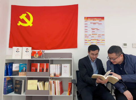 基金公司党支部打造图书角  启发党员进建新阵地